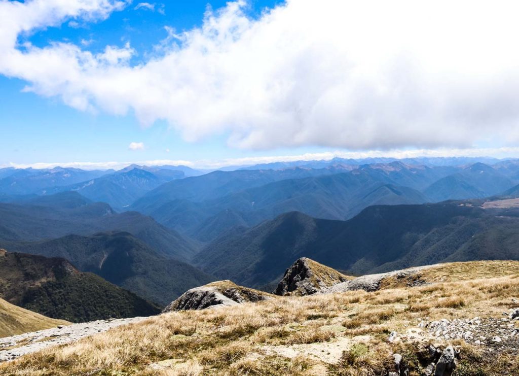 Bergavontuur: Wandelen door de Schitterende Berggebieden nabij Auckland en Genieten van de Indrukwekkende Natuurlijke Landschappen