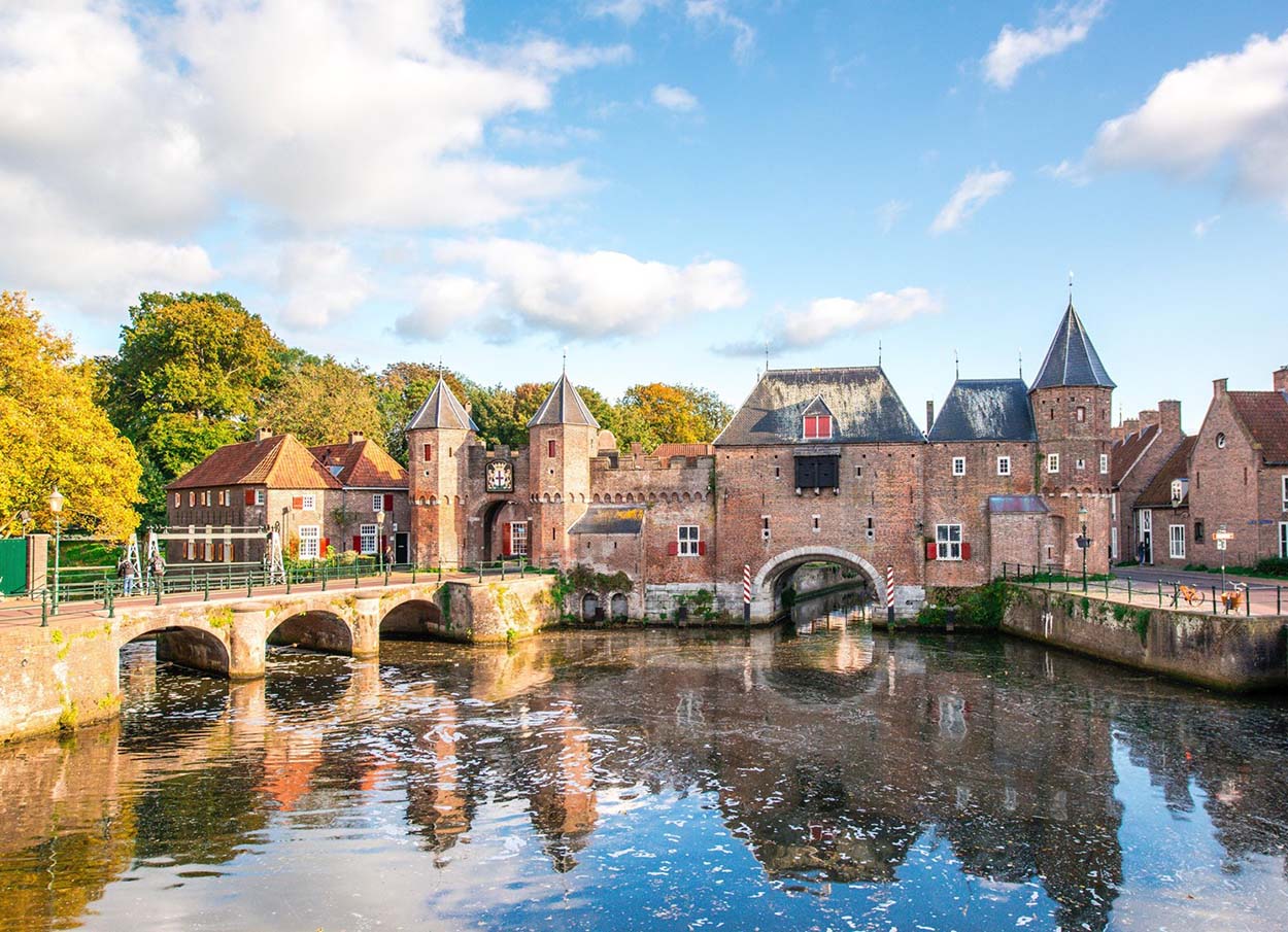 Boven de Wolken: Ontdek Vluchtdeals voor een Memorabele Reis naar Amersfoort!