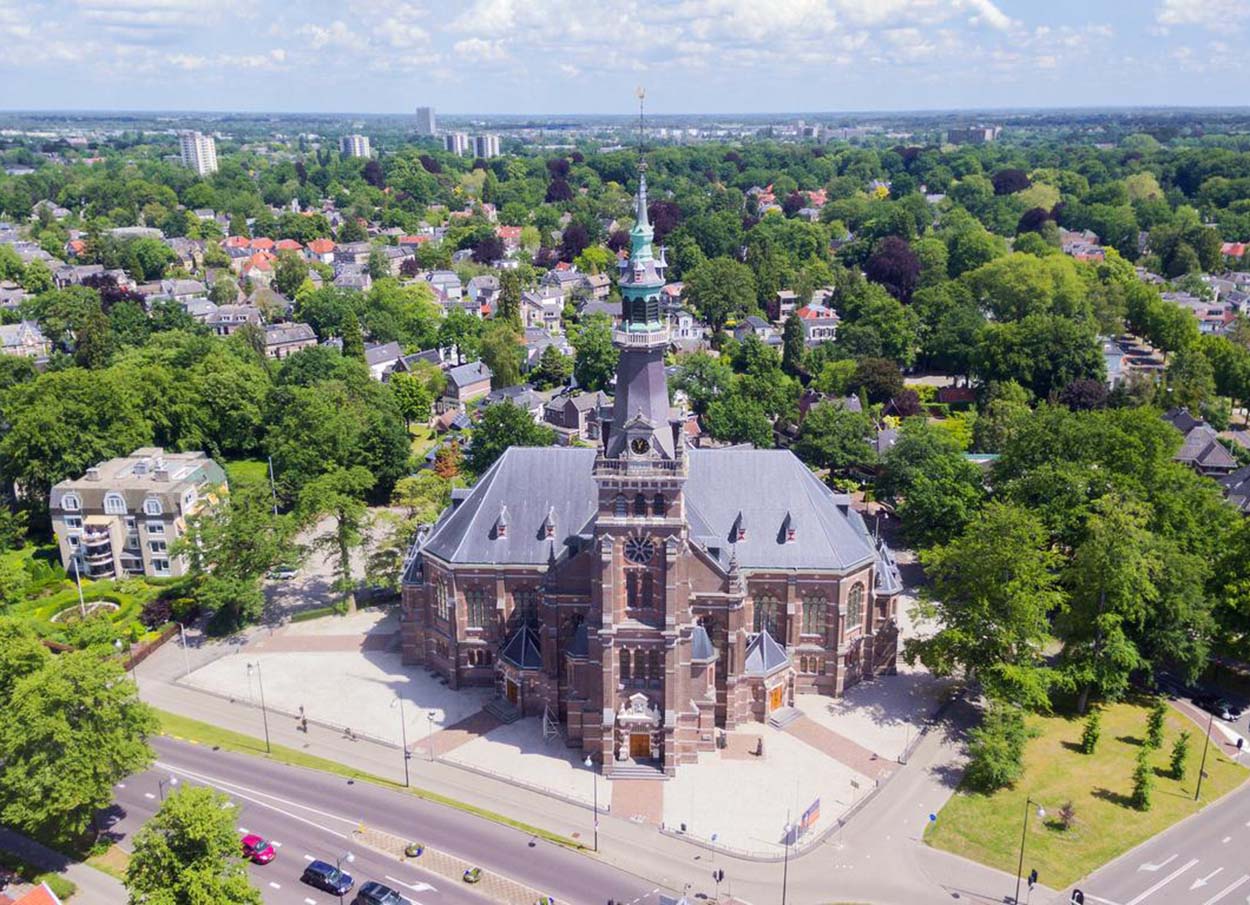 Boven de Wolken: Kies de Perfecte Vluchtaanbiedingen voor Jouw Reis naar Apeldoorn!